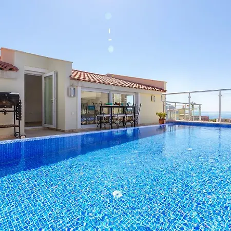 Ferienwohnung Dahlia Penthouse - Beautiful Luxurious Private Pool Fantastic Harbour Views